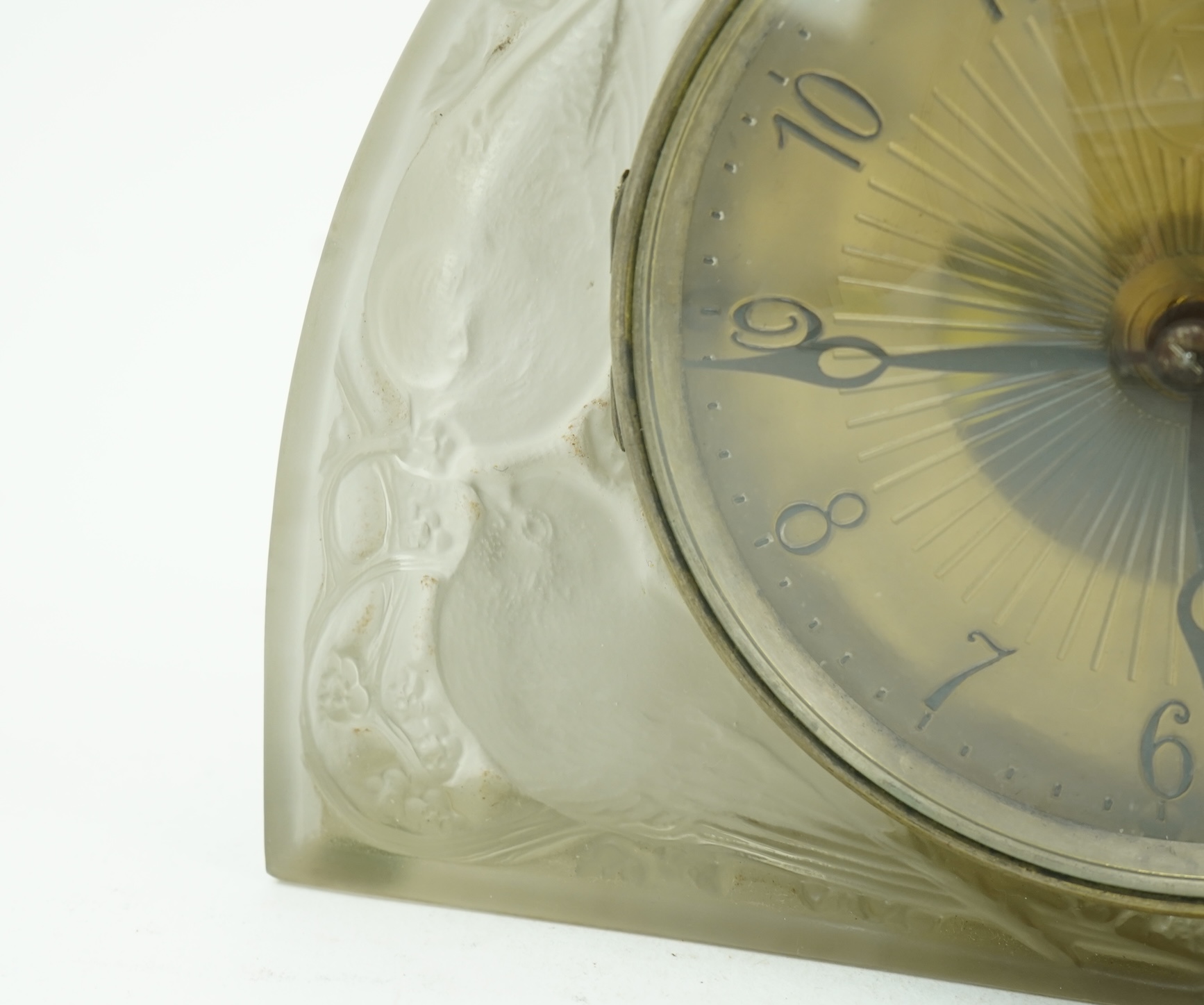 René Lalique for ATO: A ‘Moineaux’ glass mantel clock